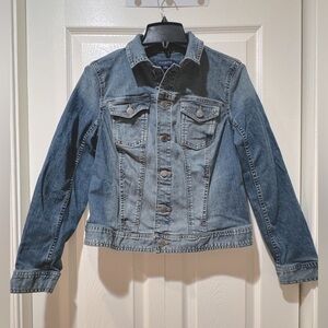 Talbots classic women’s Isla washed Denim Jacket. Size S.